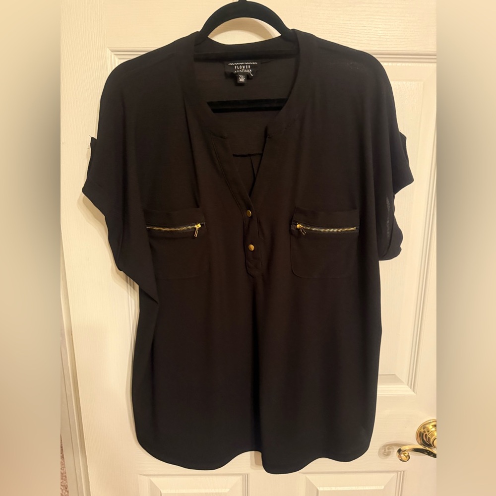 Black Short Sleeve Top with Zipper Pockets